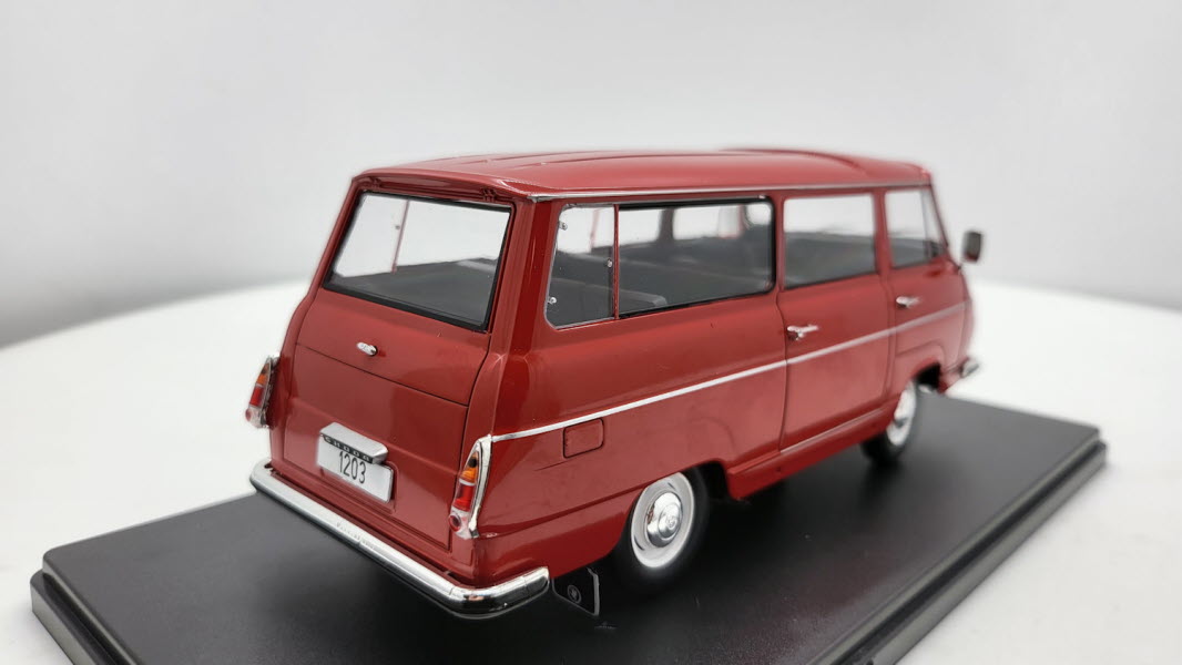 Whitebox Skoda 1203 Bus Rood 1968 - Schaal 1:24