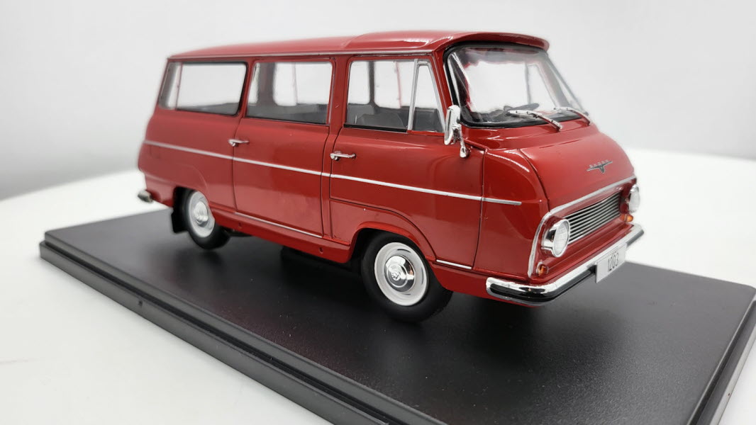 Whitebox Skoda 1203 Bus Rood 1968 - Schaal 1:24