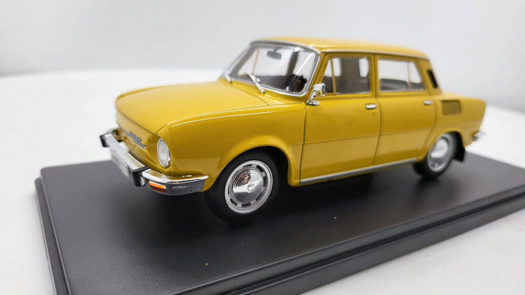 Whitebox Skoda 100L Geel 1969 - Schaal 1:24