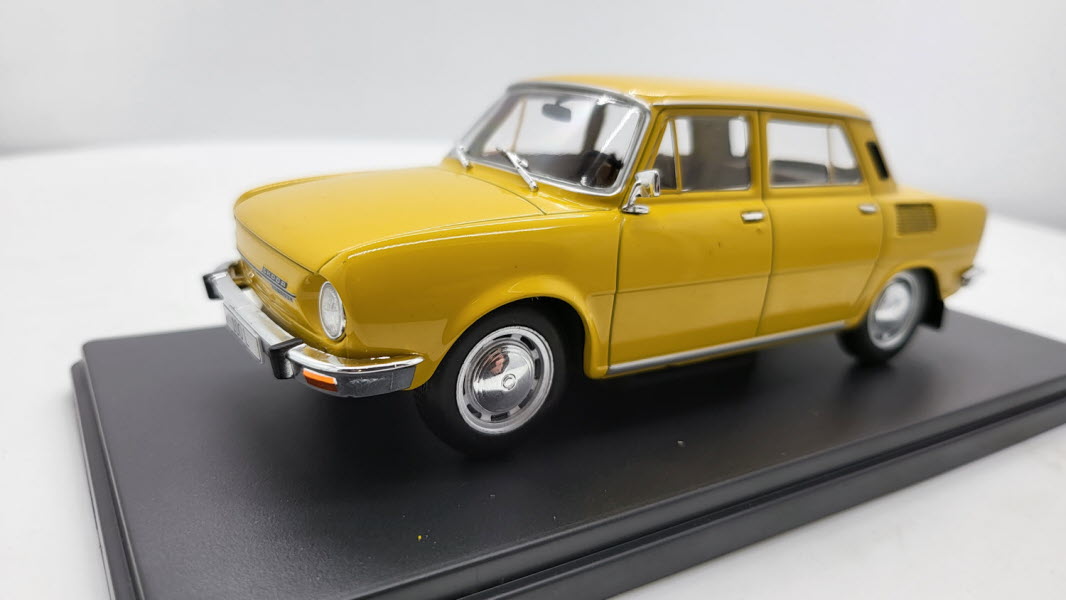 Whitebox Skoda 100L Geel 1969 - Schaal 1:24