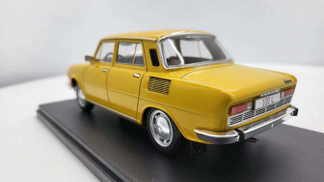 Whitebox Skoda 100L Geel 1969 - Schaal 1:24