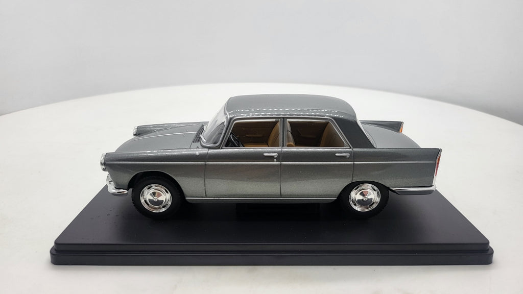 Whitebox Peugeot 404 Grijs 1960 - Schaal 1:24