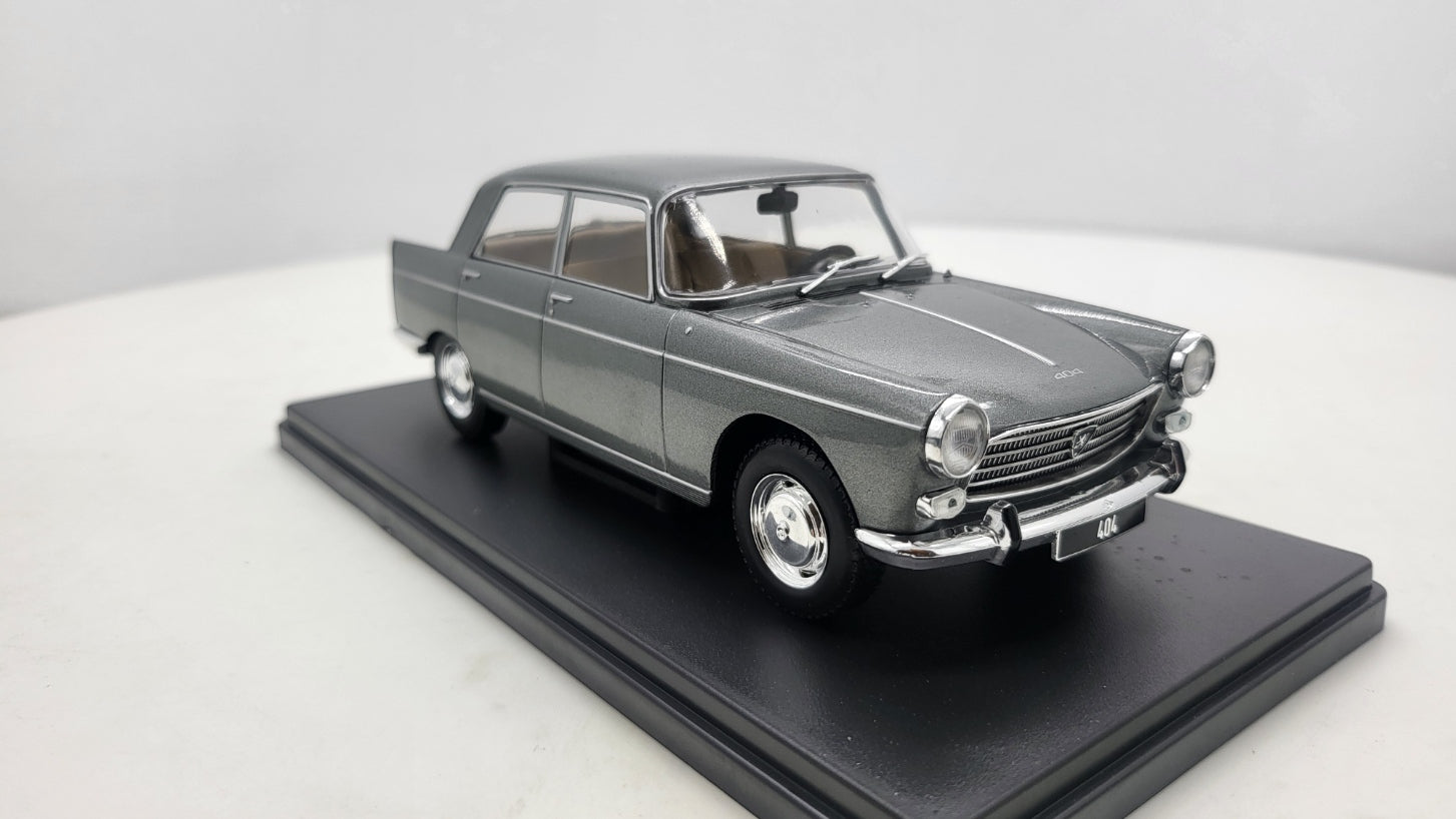 Whitebox Peugeot 404 Grijs 1960 - Schaal 1:24