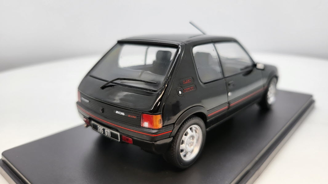 Whitebox Peugeot 205 1.9 GTI Zwart 1988 - Schaal 1:24