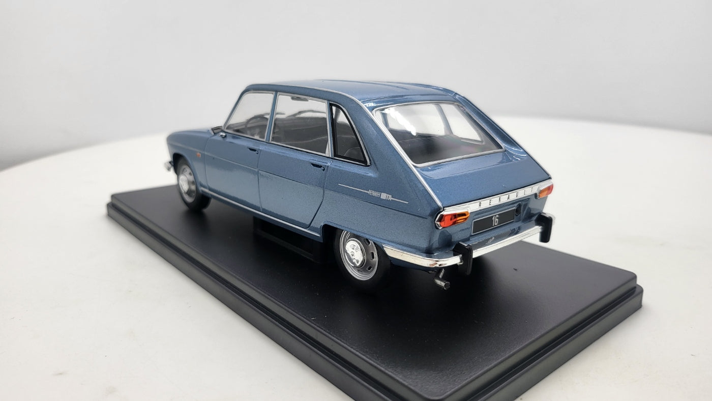 Whitebox Renault 16 Lichtblauw 1965 - Schaal 1:24