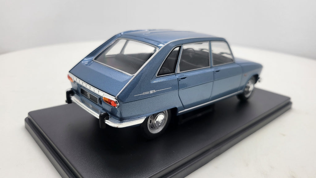 Whitebox Renault 16 Lichtblauw 1965 - Schaal 1:24
