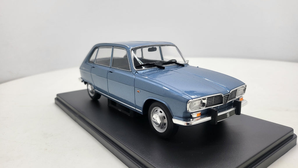 Whitebox Renault 16 Lichtblauw 1965 - Schaal 1:24