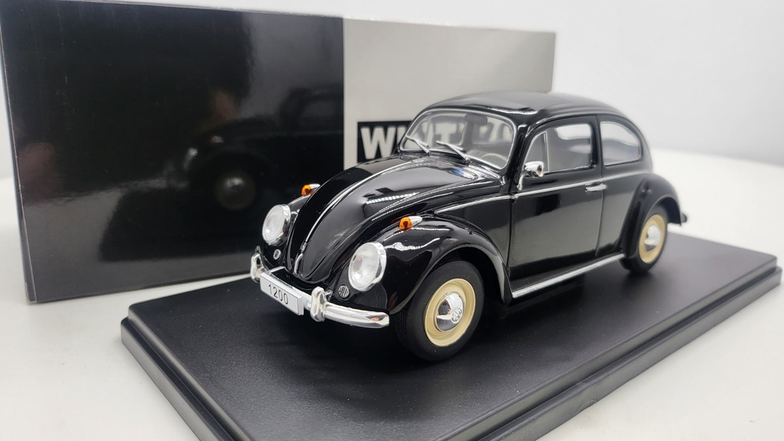 Whitebox Volkswagen Kever 1200 Zwart 1960 - Schaal 1:24