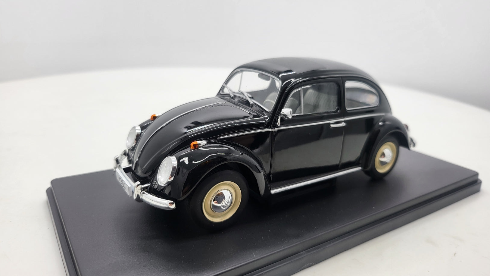 Whitebox Volkswagen Kever 1200 Zwart 1960 - Schaal 1:24
