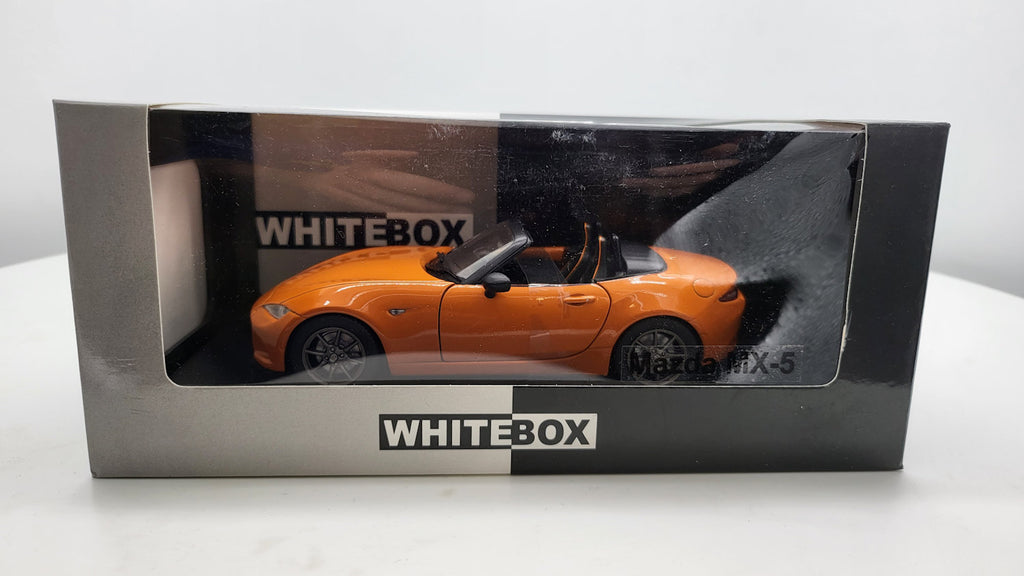 WhiteBox Datsun 240Z Oranje 1969 - Schaal 1:24