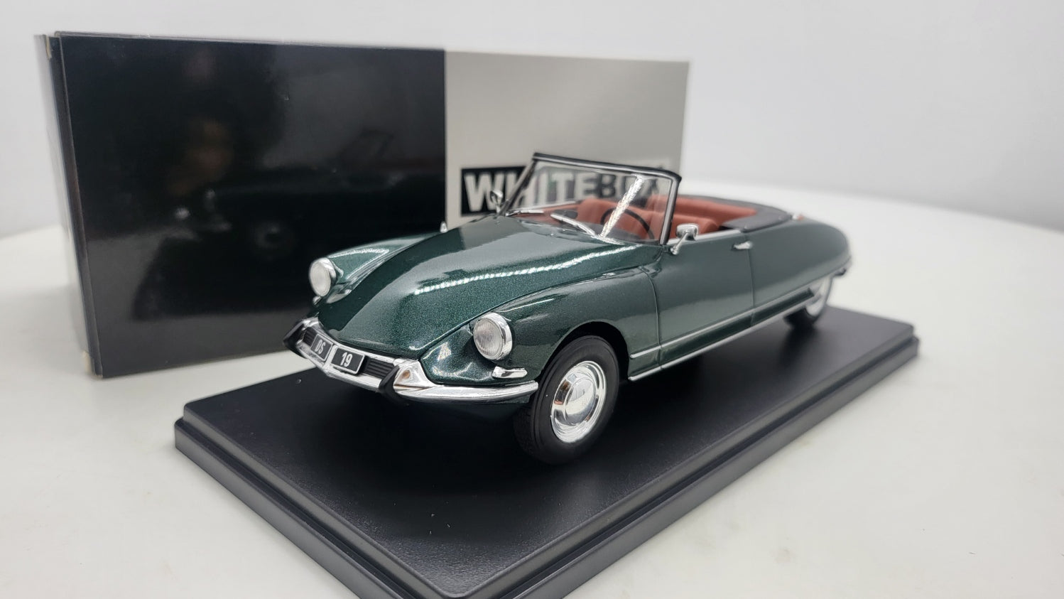 Whitebox Citroën DS 19 Cabriolet Donkergroen 1963 - Schaal 1:24