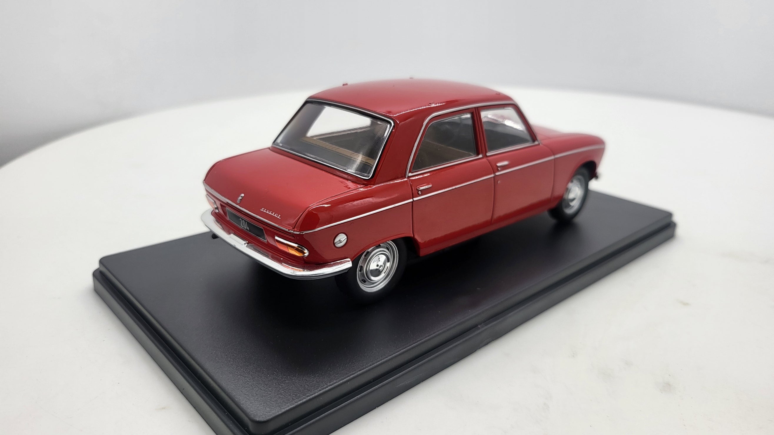 Whitebox Peugeot 204 Rood 1968 - Schaal 1:24