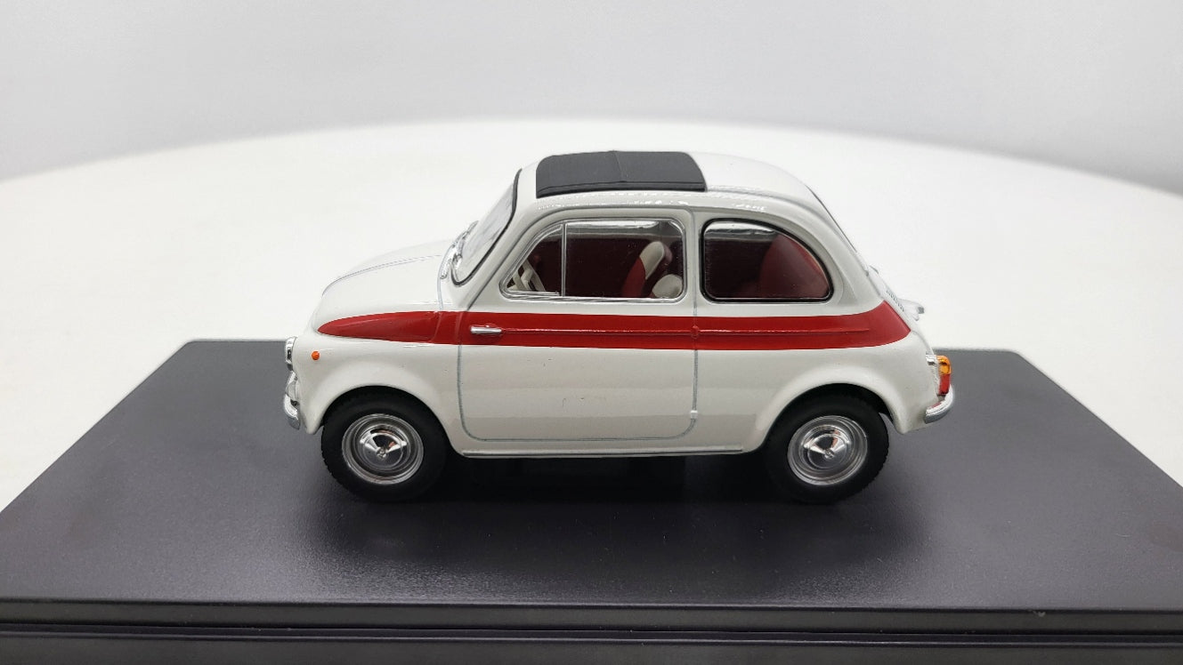Whitebox Fiat 500 Wit/Rood 1960 - Schaal 1:24