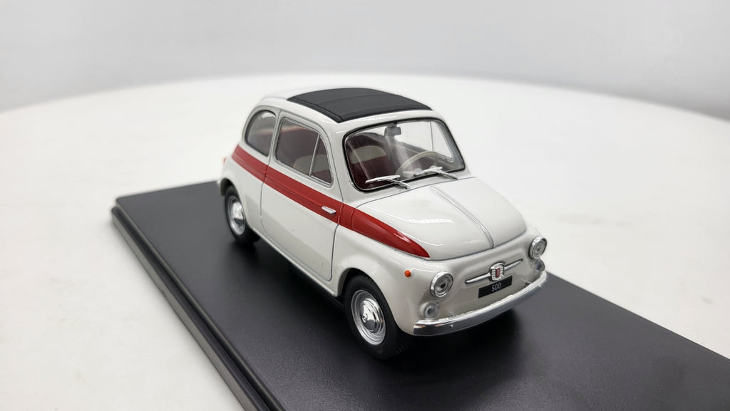 Whitebox Fiat 500 Wit/Rood 1960 - Schaal 1:24