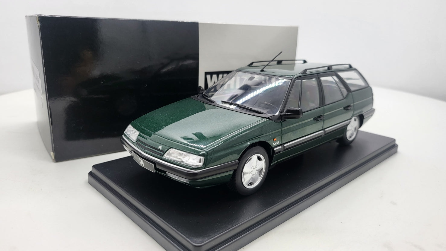 Whitebox Citroën XM Break Donkergroen 1991 - Schaal 1:24