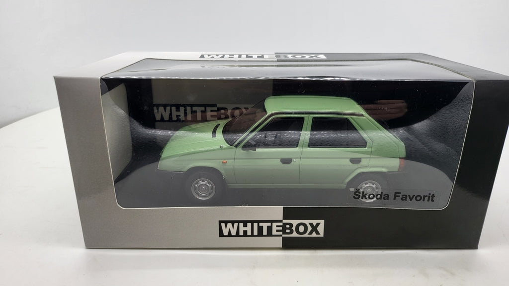 Whitebox Skoda Favorit Lichtgroen 1987 - Schaal 1:24