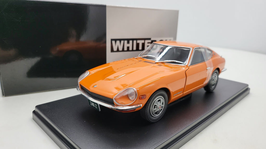 Datsun 240 Z Oranje 1969 - WhiteBox 1:24