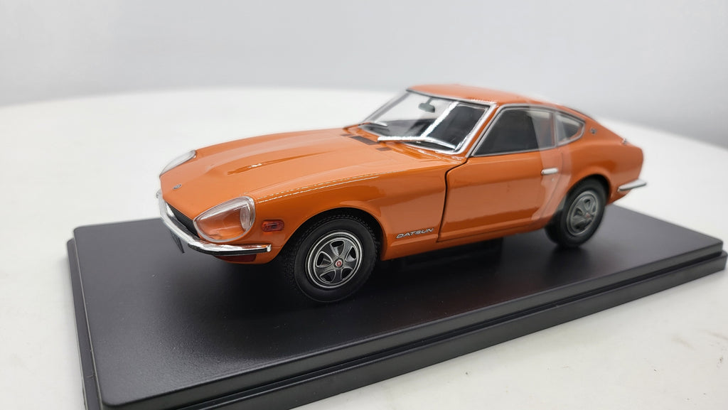 Datsun 240 Z Oranje 1969 - WhiteBox 1:24