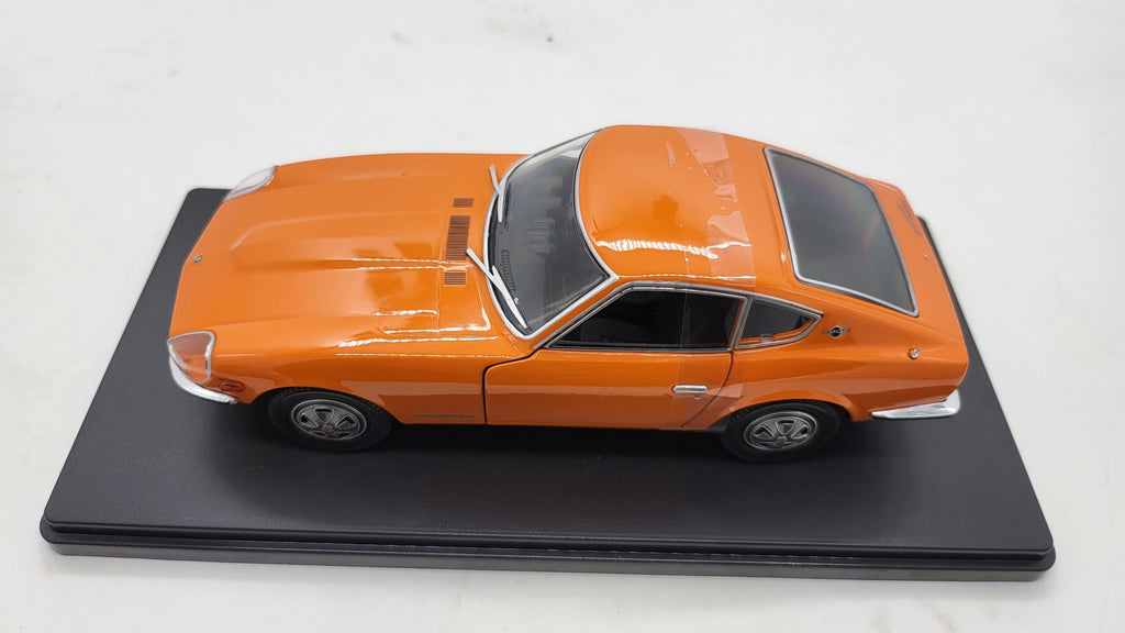 Datsun 240 Z Oranje 1969 - WhiteBox 1:24