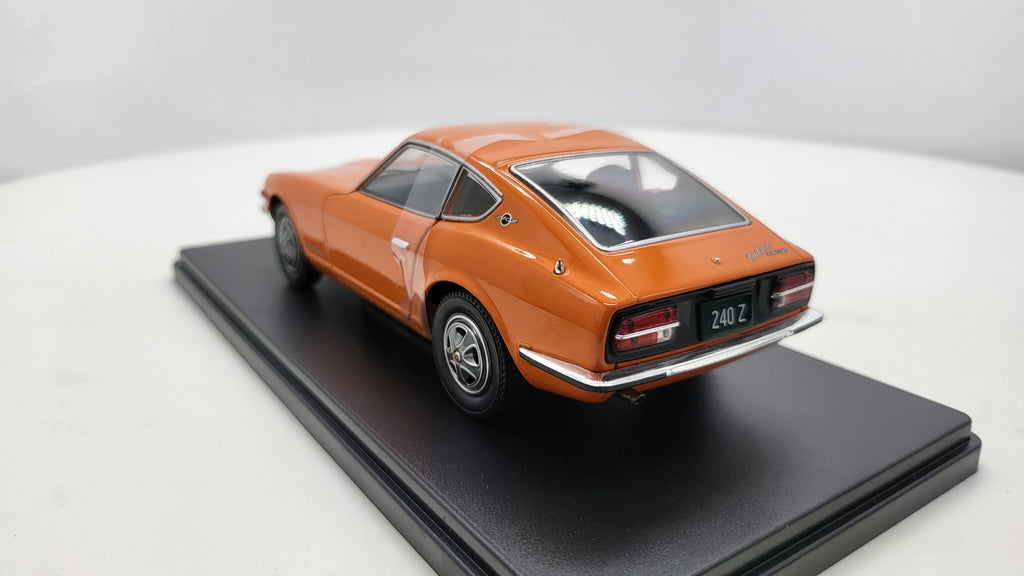 Datsun 240 Z Oranje 1969 - WhiteBox 1:24