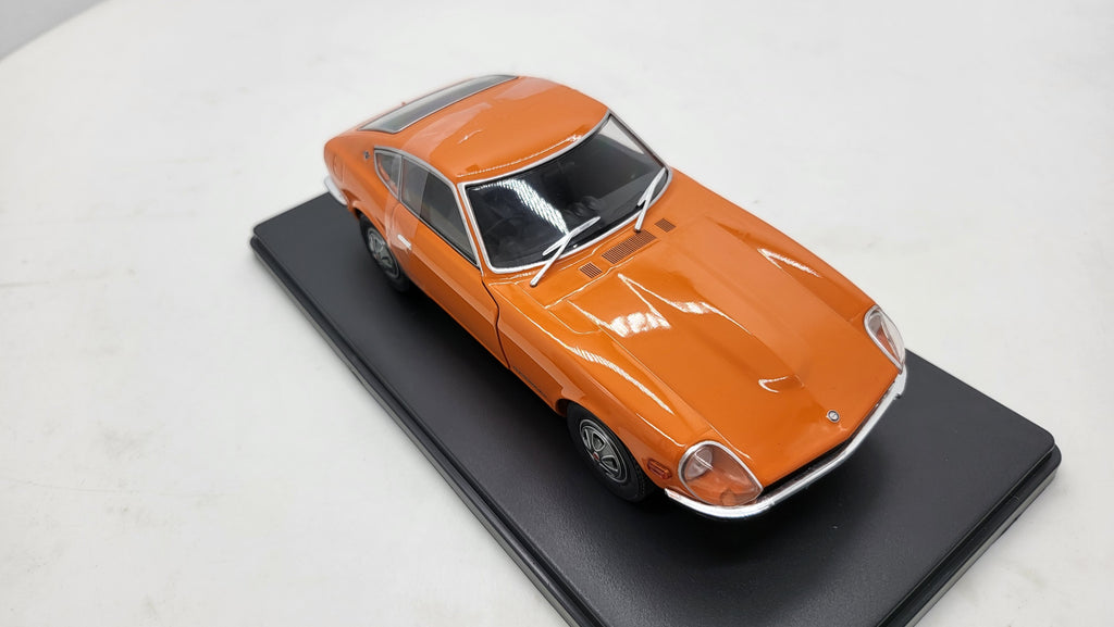 Datsun 240 Z Oranje 1969 - WhiteBox 1:24