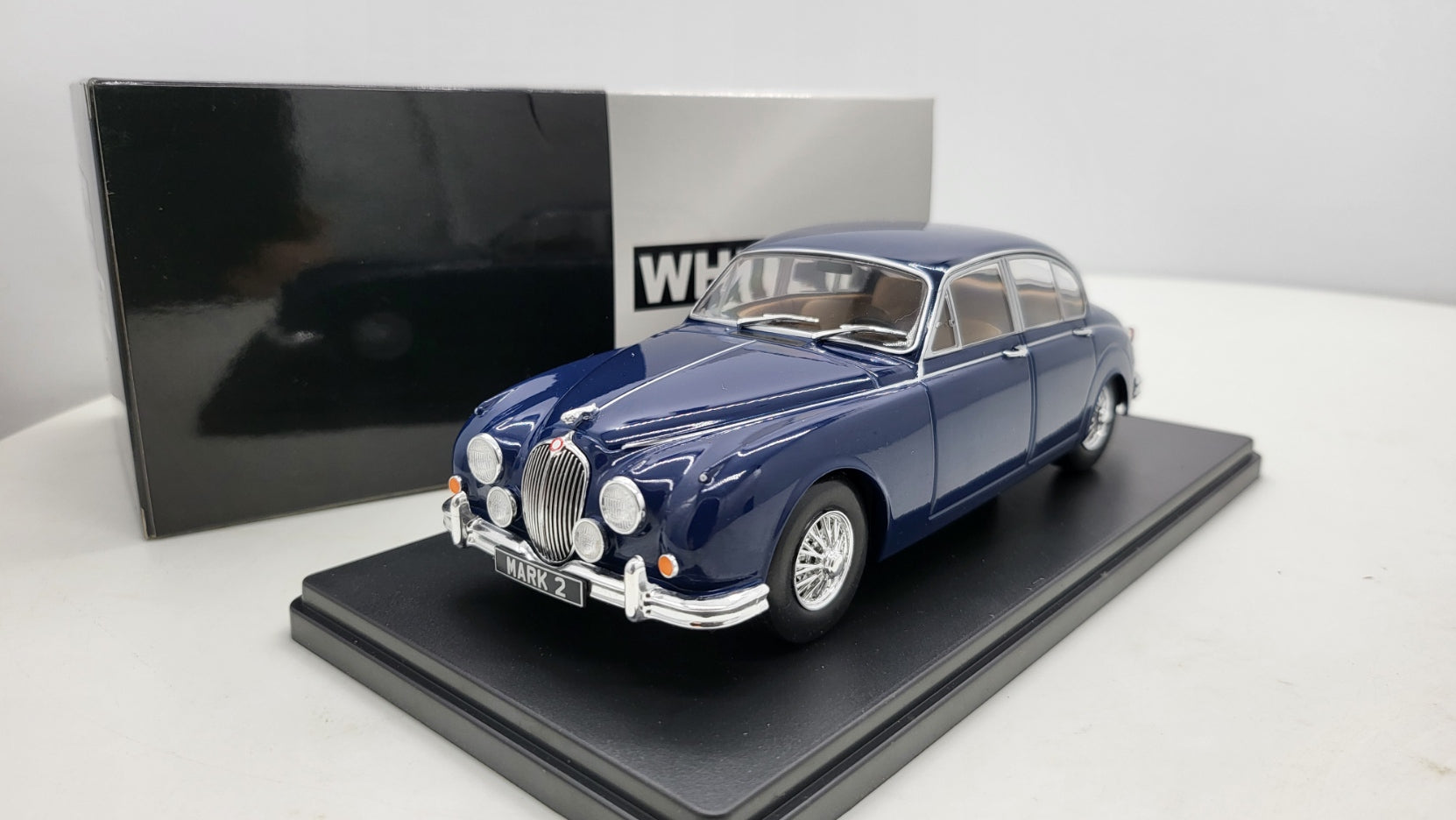 Whitebox Jaguar Mark 2 Donkerblauw 1959 - Schaal 1:24