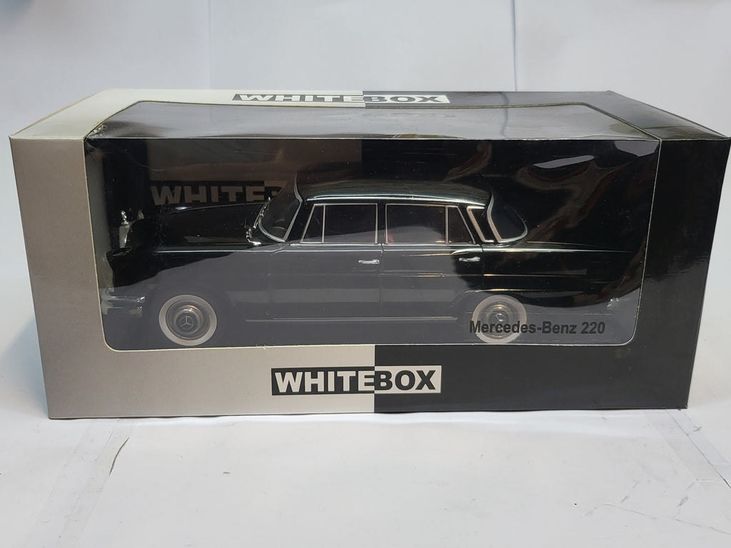 WhiteBox Mercedes-Benz 220 (W111) Sedan Zwart - Schaal 1:24