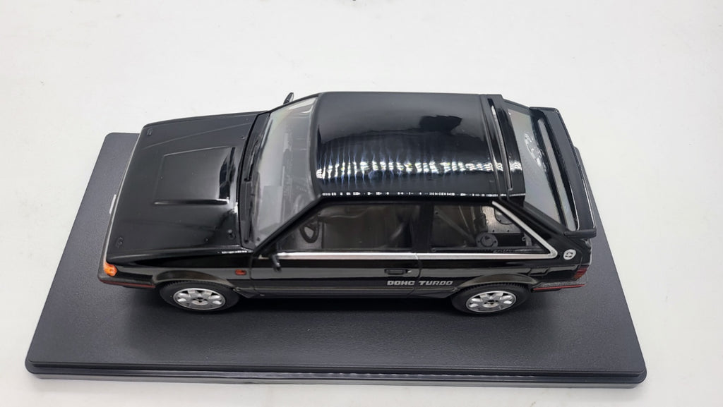 Whitebox Mazda 323 4WD Turbo Zwart/Donkergrijs 1989 - Schaal 1:24
