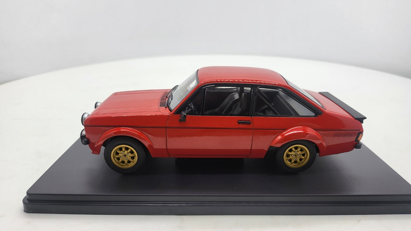 Whitebox Ford Escort MK II RS 2000 Rood 1977 - Schaal 1:24