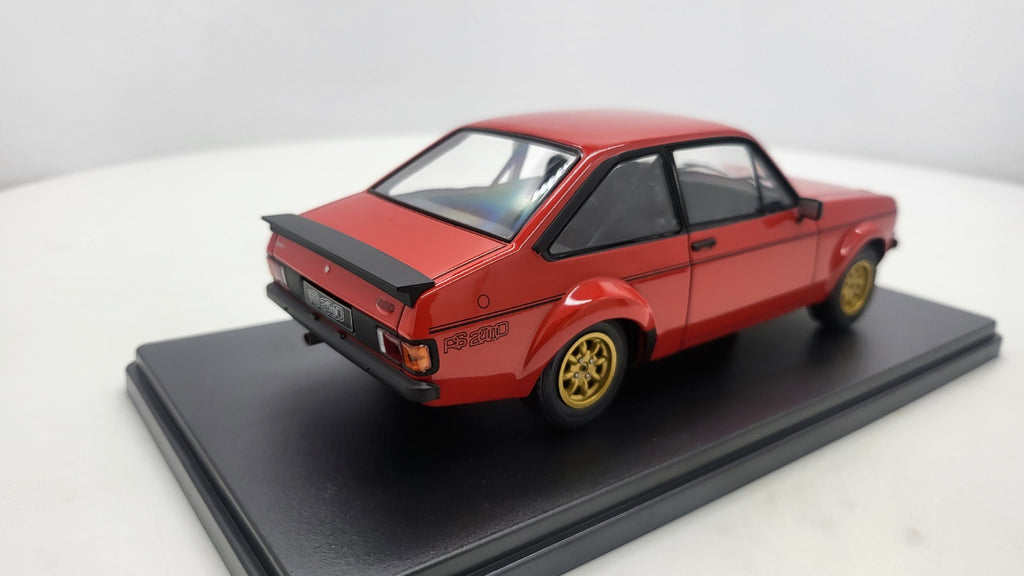 Whitebox Ford Escort MK II RS 2000 Rood 1977 - Schaal 1:24