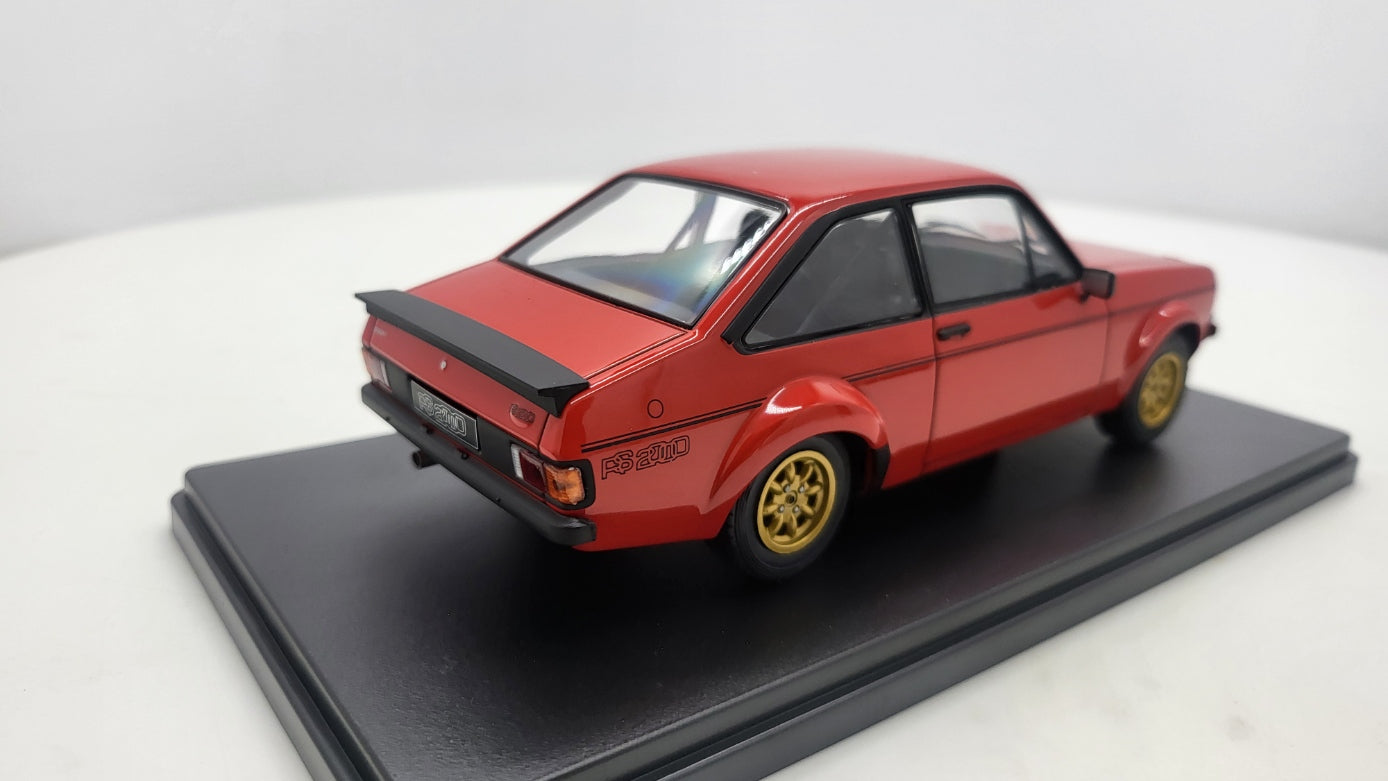 Whitebox Ford Escort MK II RS 2000 Rood 1977 - Schaal 1:24