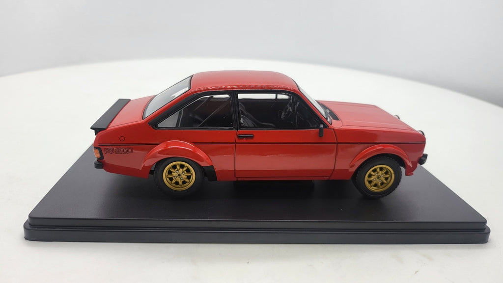 Whitebox Ford Escort MK II RS 2000 Rood 1977 - Schaal 1:24