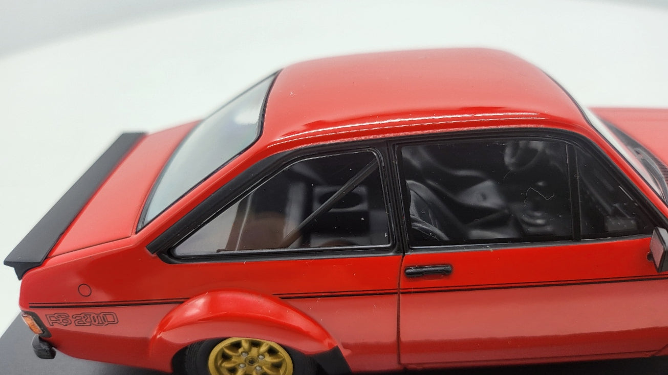 Whitebox Ford Escort MK II RS 2000 Rood 1977 - Schaal 1:24