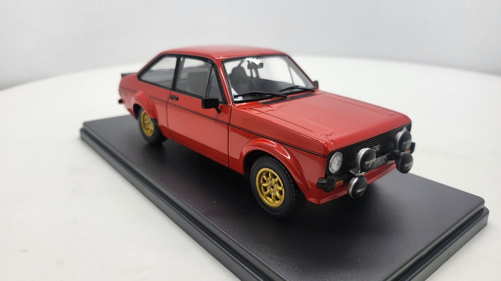 Whitebox Ford Escort MK II RS 2000 Rood 1977 - Schaal 1:24