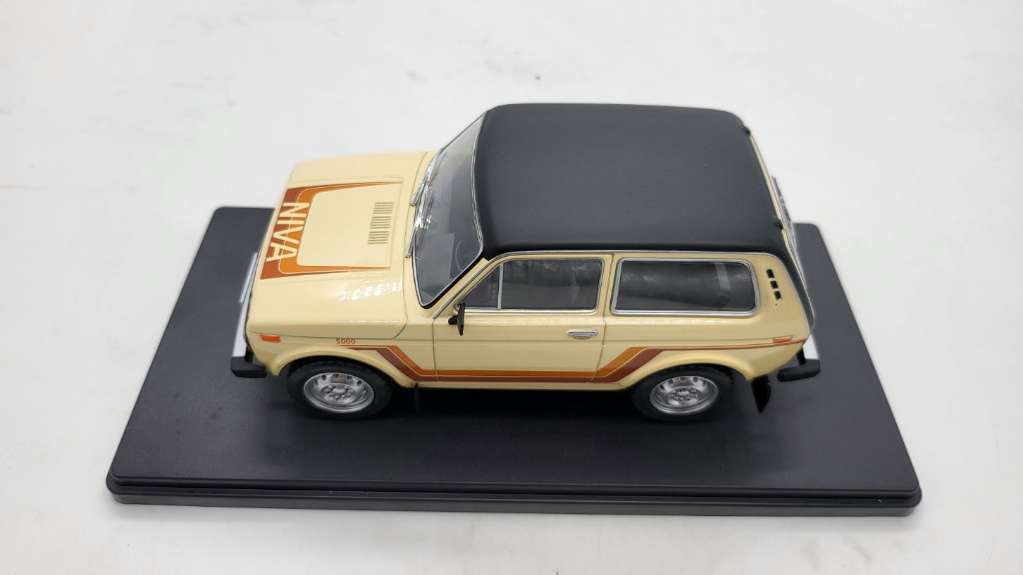 WhiteBox Lada Niva 5000 Beige 1980 - Schaal 1:24