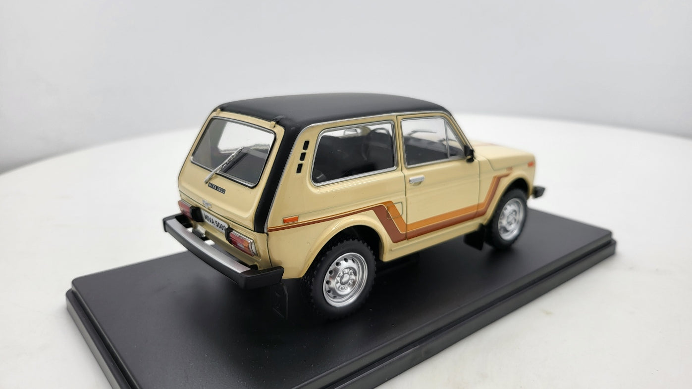 WhiteBox Lada Niva 5000 Beige 1980 - Schaal 1:24