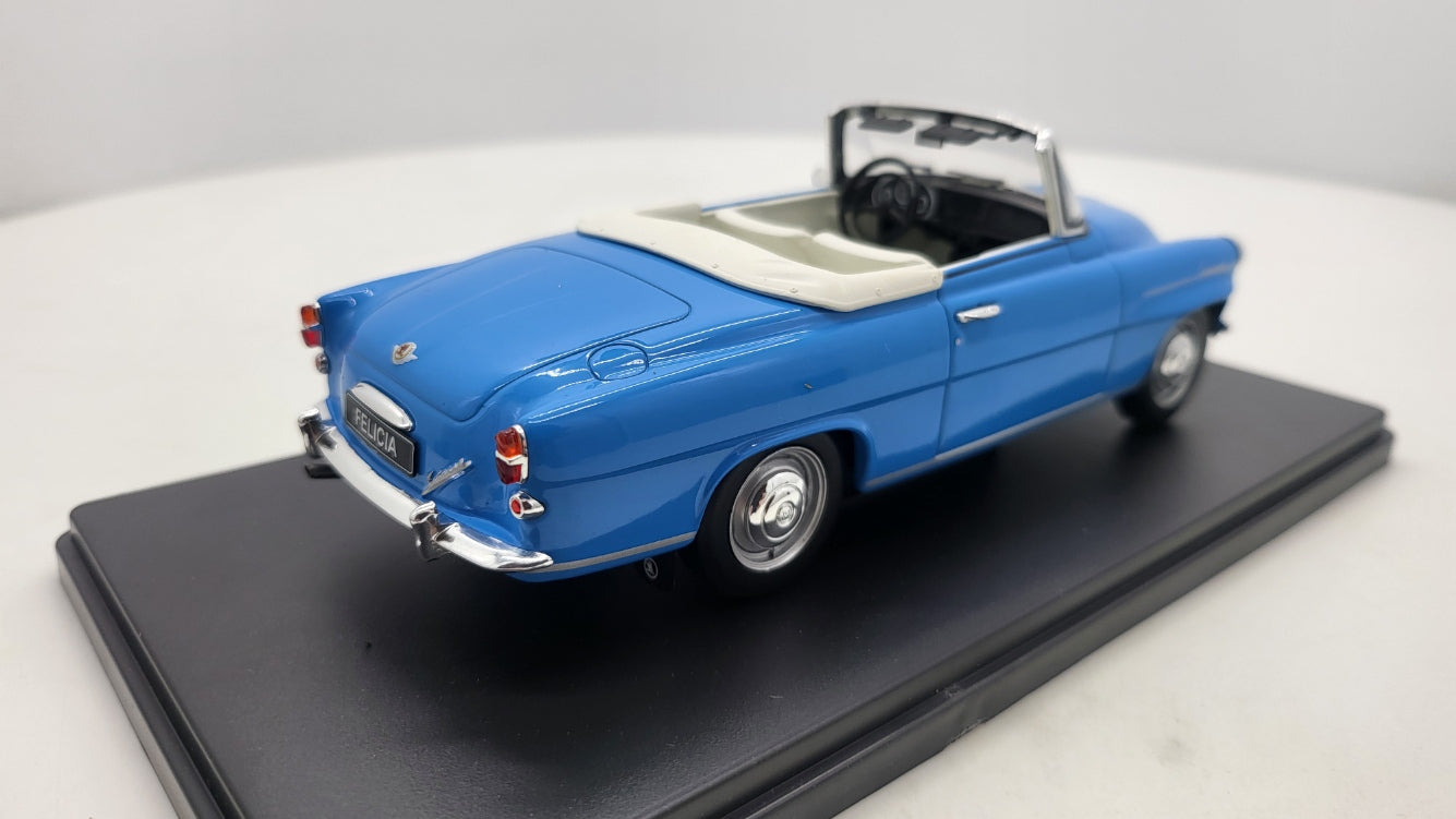 Whitebox Skoda Felicia Cabrio Blauw 1959 - Schaal 1:24