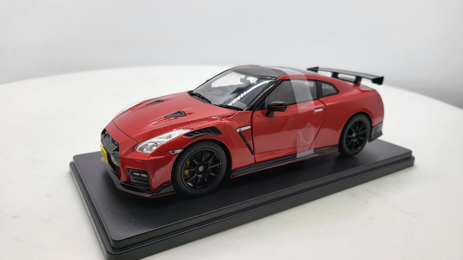Whitebox Nissan GT-R (R35) Nismo Rood 2021 - Schaal 1:24