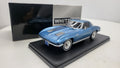 Whitebox Chevrolet Corvette C2 Stingray Blauw 1963 - Schaal 1:24