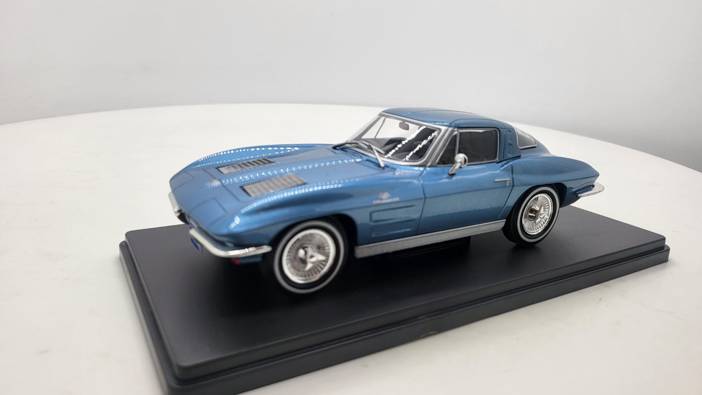 Whitebox Chevrolet Corvette C2 Stingray Blauw 1963 - Schaal 1:24