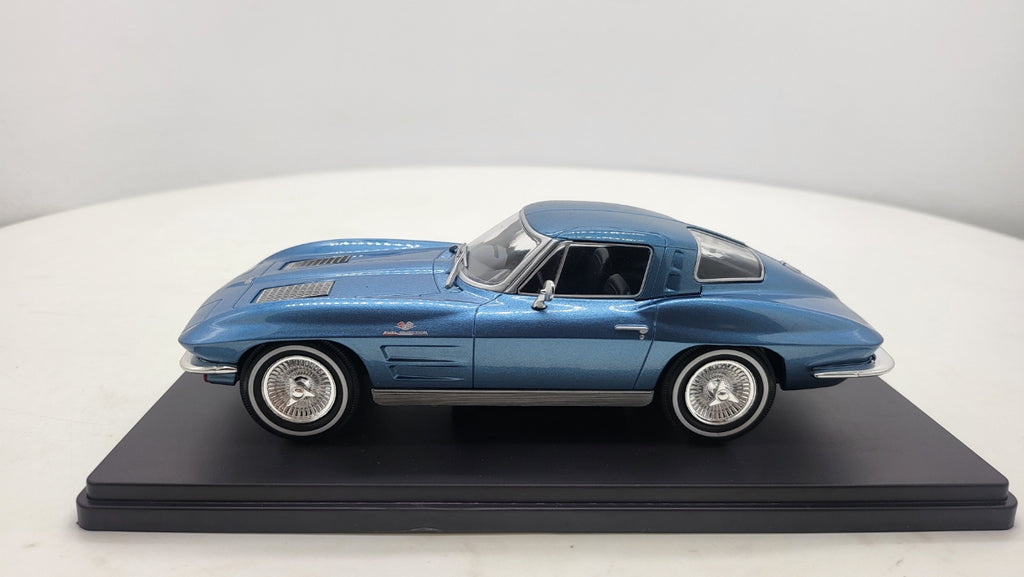 Whitebox Chevrolet Corvette C2 Stingray Blauw 1963 - Schaal 1:24