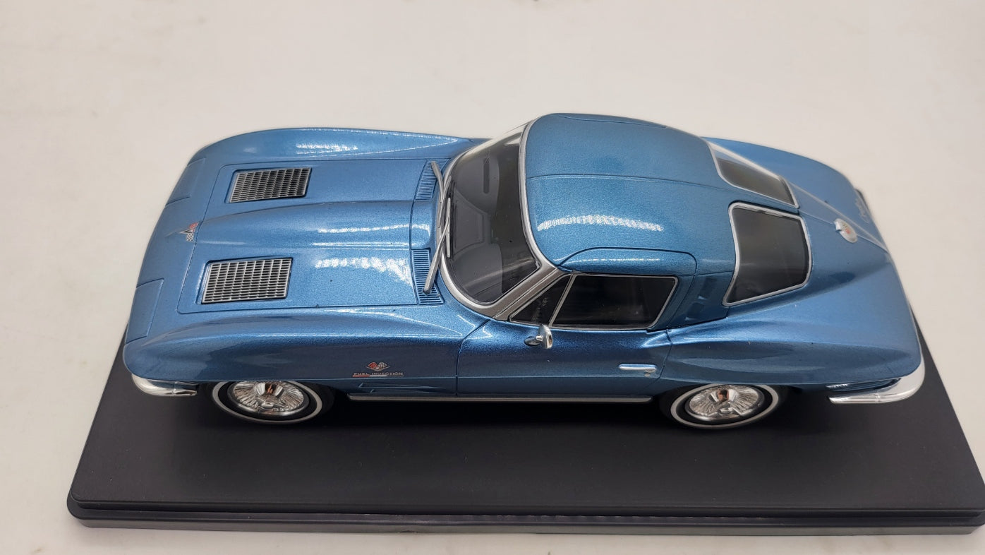 Whitebox Chevrolet Corvette C2 Stingray Blauw 1963 - Schaal 1:24