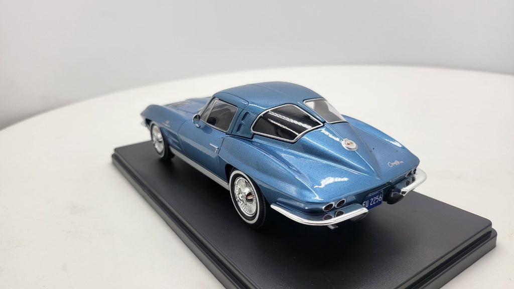 Whitebox Chevrolet Corvette C2 Stingray Blauw 1963 - Schaal 1:24