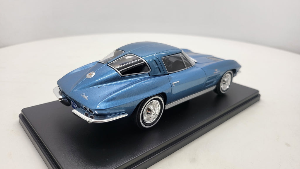 Whitebox Chevrolet Corvette C2 Stingray Blauw 1963 - Schaal 1:24