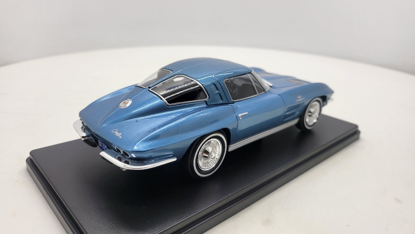 Whitebox Chevrolet Corvette C2 Stingray Blauw 1963 - Schaal 1:24