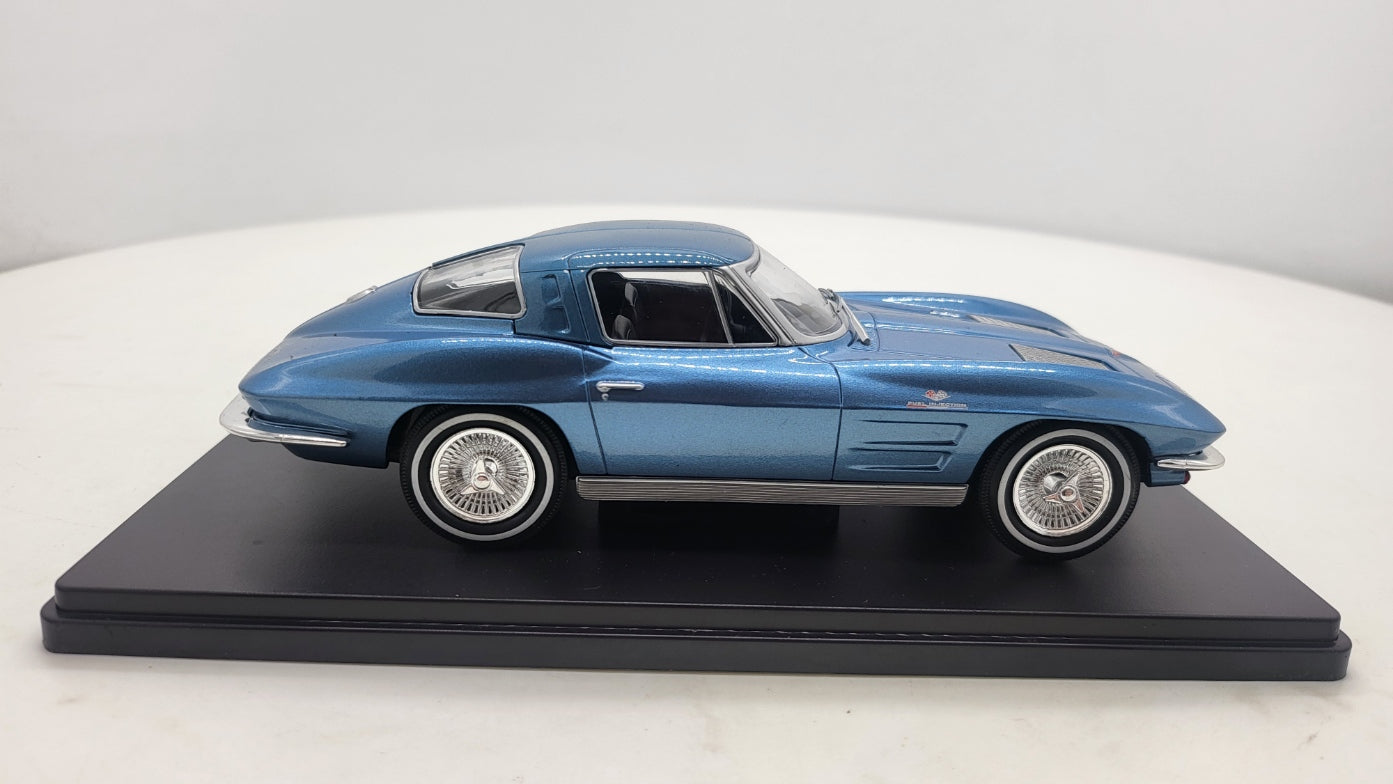 Whitebox Chevrolet Corvette C2 Stingray Blauw 1963 - Schaal 1:24