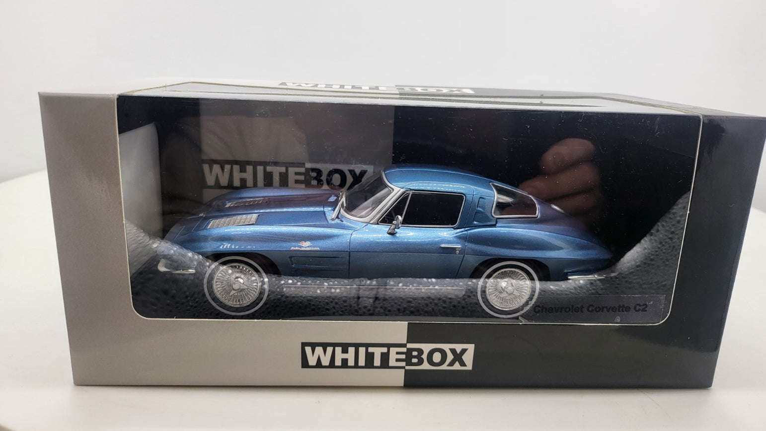 Whitebox Chevrolet Corvette C2 Stingray Blauw 1963 - Schaal 1:24