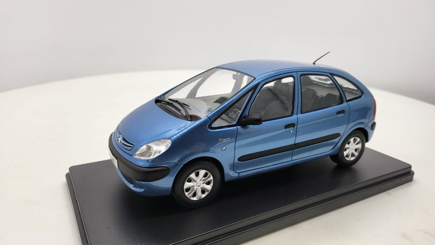 Whitebox Citroën Xsara Picasso Blauw 1999 - Schaal 1:24