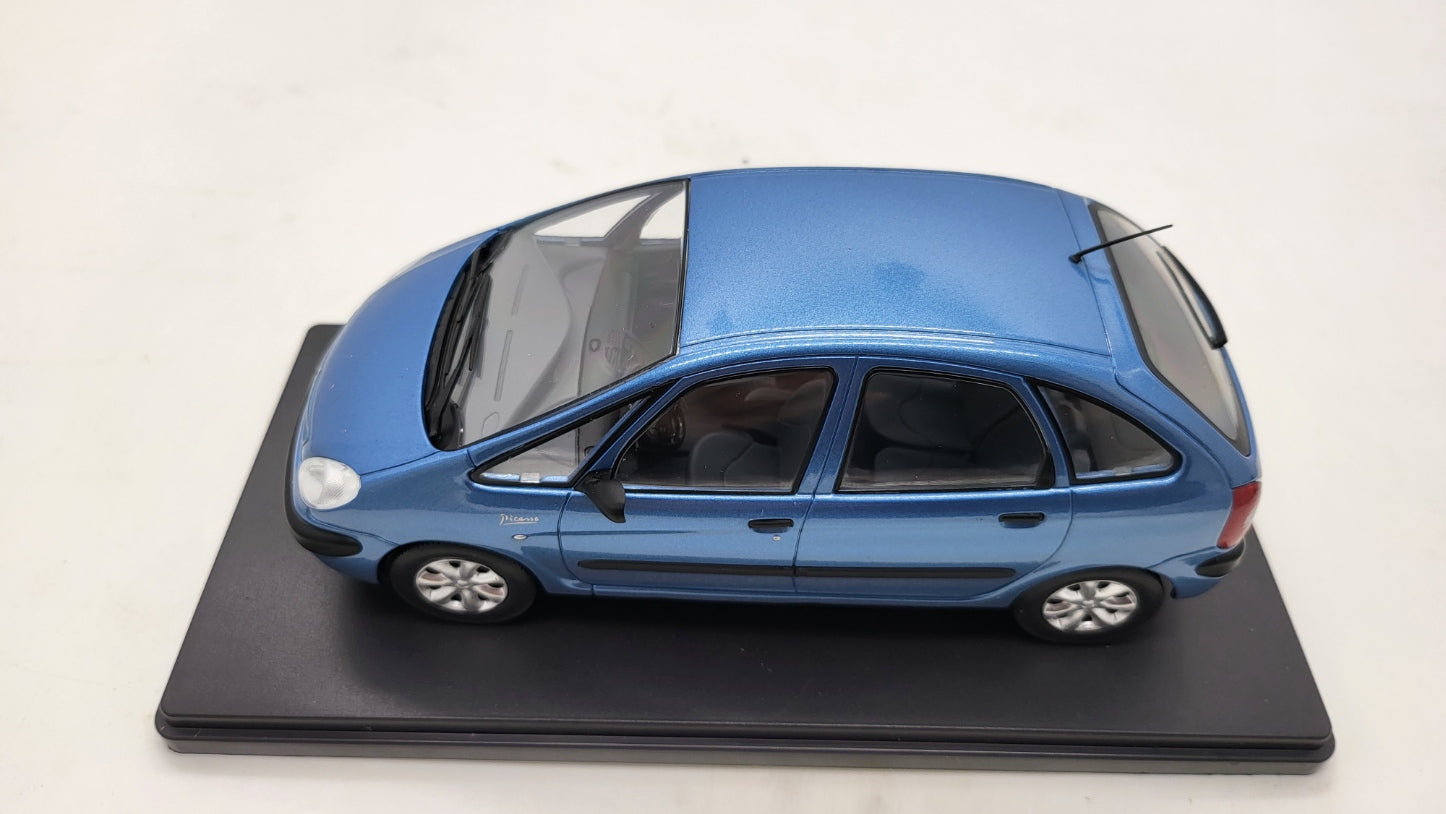 Whitebox Citroën Xsara Picasso Blauw 1999 - Schaal 1:24