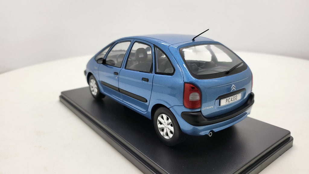 Whitebox Citroën Xsara Picasso Blauw 1999 - Schaal 1:24